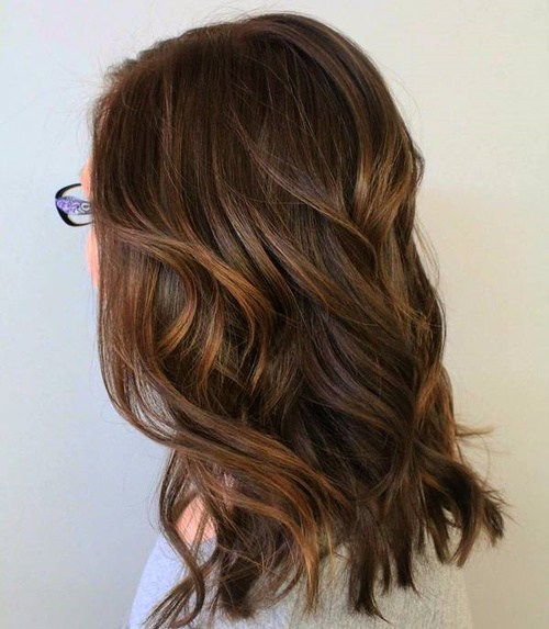 stredná Layered Brown Hair With Subtle Highlights