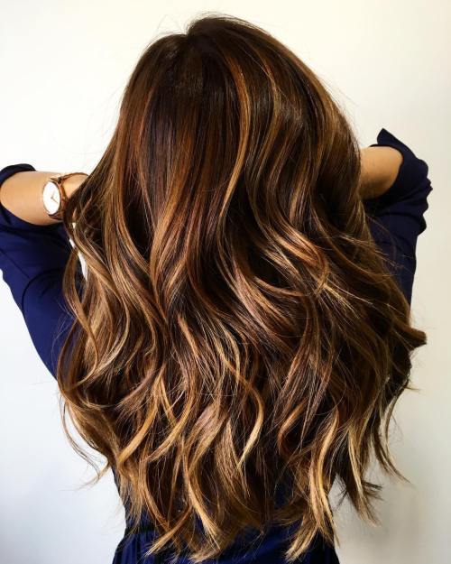 Lång Brown Hair With Caramel Highlights
