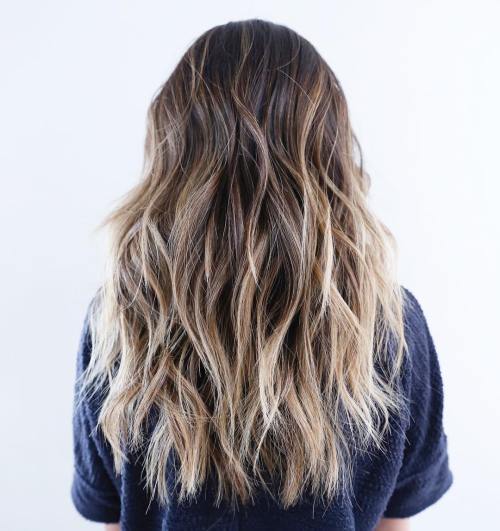 Lång Choppy Hairstyle With Blonde Highlights