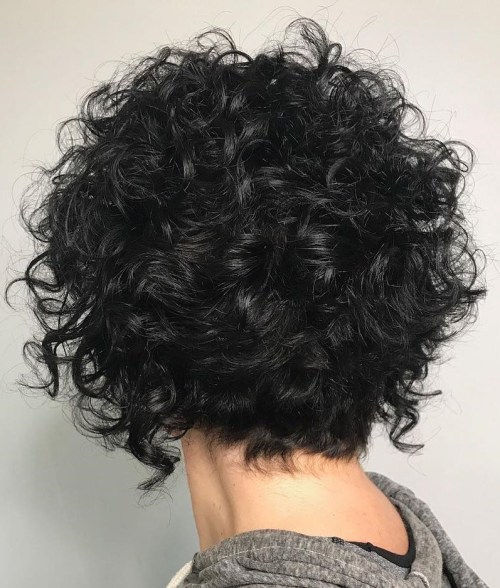 Kratek Curly Messy Hairstyle