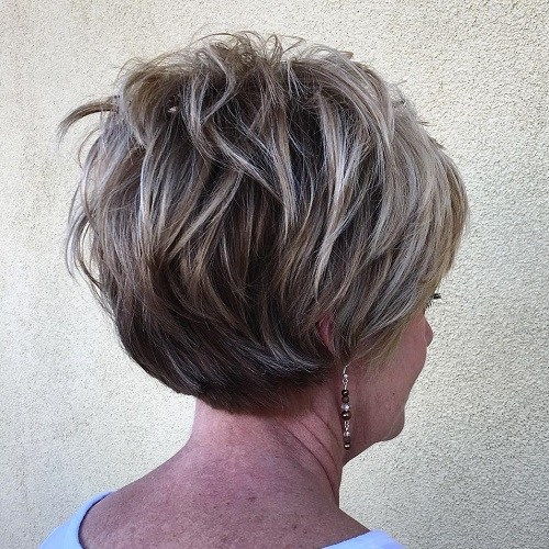 Kort Layered Hairstyle With Highlights