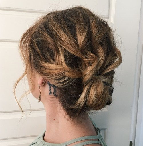 chaotický Updo With Curls