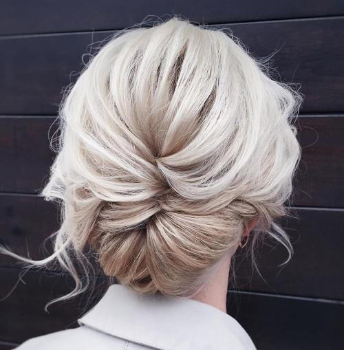 chaotický Low Updo With A Braid