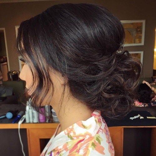 nízky Curly Updo With A Bouffant