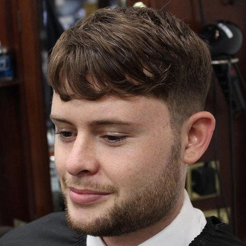 män's short hairstyle for wavy hair