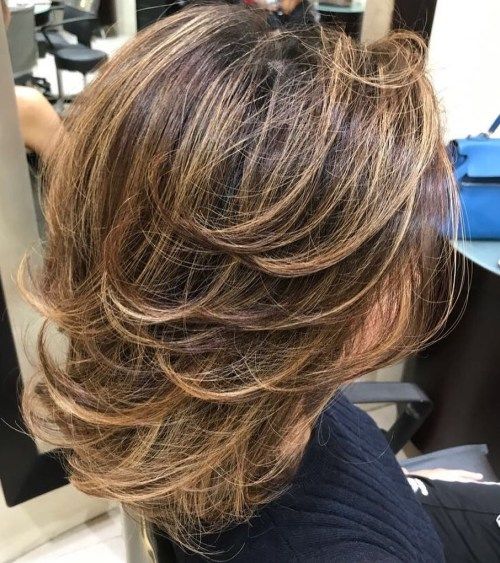 Srednje Tousled Style With Layers