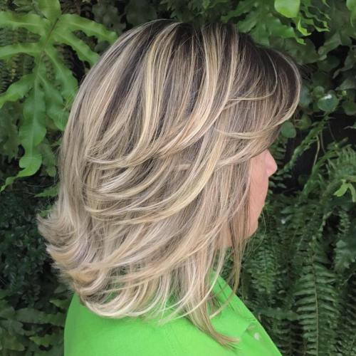 Lungime medie Feathered Ash Blonde Hairstyle