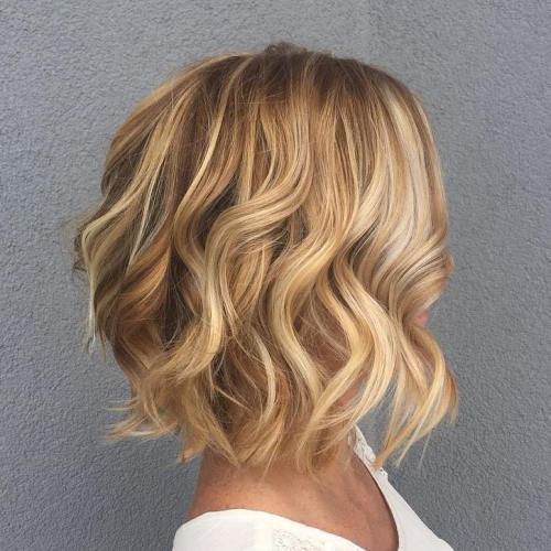 Карамел Wavy Bob With Blonde Highlights