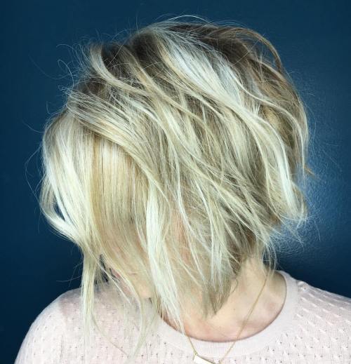 Blondínka Tousled Bob With Root Fade