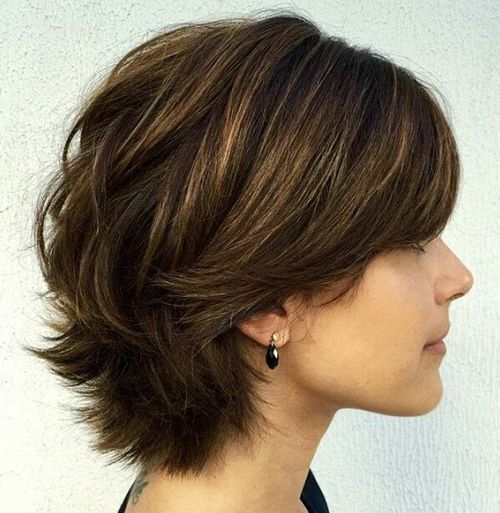 krátke až stredné razored haircut for women