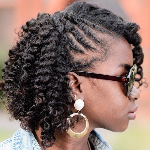 naturlig hairstyle with twists and curls
