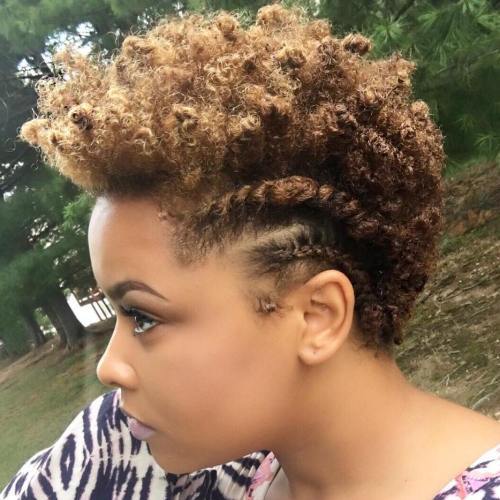 Naturlig Mohawk With Side Twists