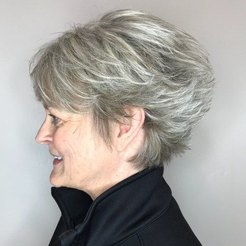 Lång Feathered Gray Pixie For Older Women