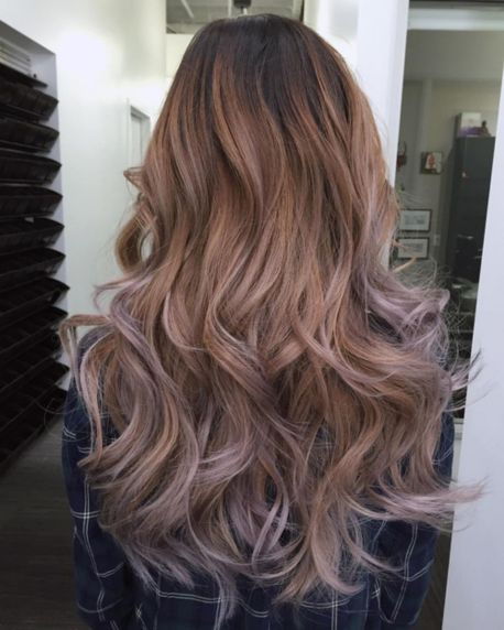 слојевито hairstyle with caramel to ash brown ombre