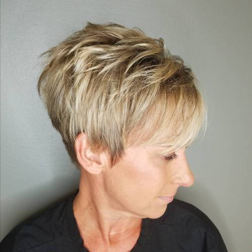 sekaný Honey Blonde Pixie With Bangs