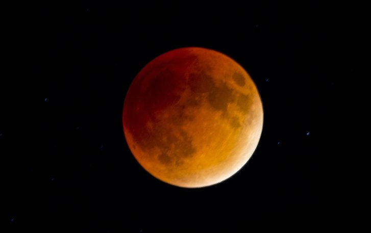 Sânge moon during lunar eclipse, Mendota Heights, Minnesota, USA