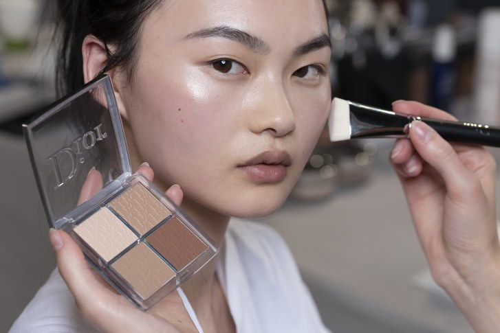 De new Dior Backstage contour palette being used on a model backstage at the Dior Cruise show in Chantilly, France. 