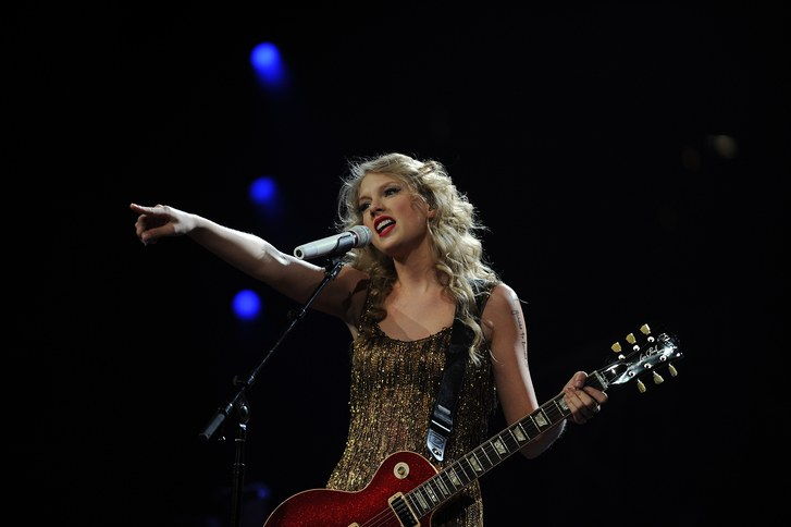 Taylor Swift performs at the Verizon Center.