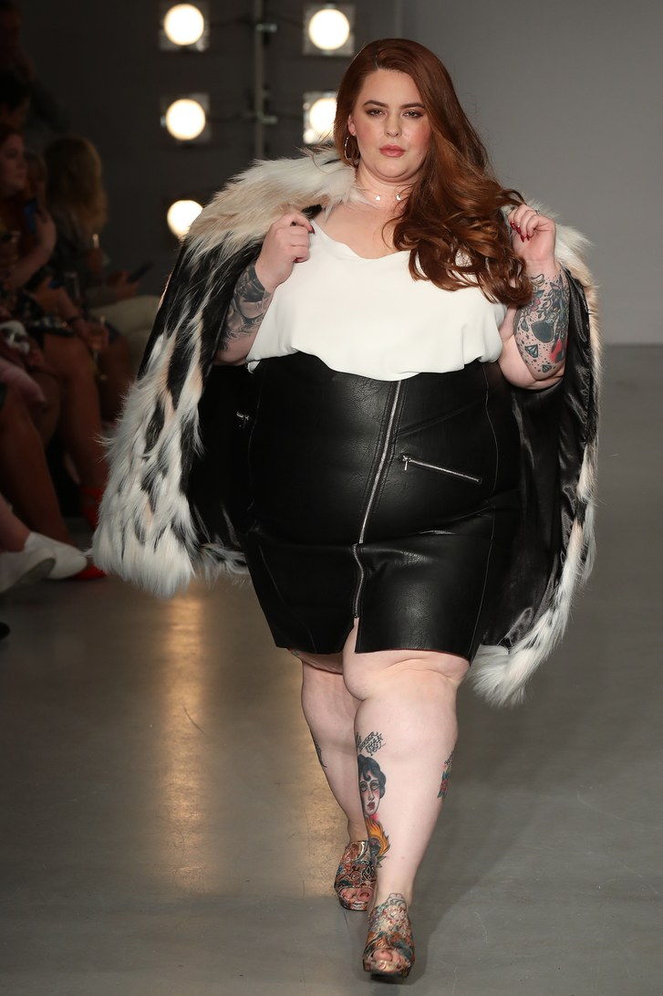 СимплиБе 'Curve Catwalk' During London Fashion