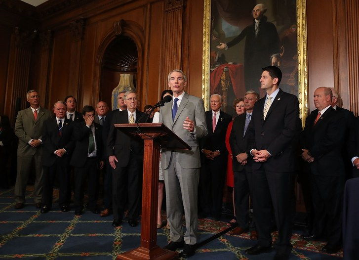 senátor Rob Portman (R-OH), speaks before House Speaker Paul Ryan (R-WI), signed the Comprehensive Addiction and Recovery Act, at the US Capitol July 14, 2016 in Washington, DC. (Photo by Mark Wilson/Getty Images)