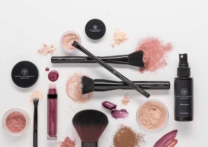 mladý Living Savvy Minerals Products