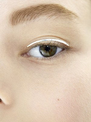 Dior Couture Fall 2015 Silver Eyeliner