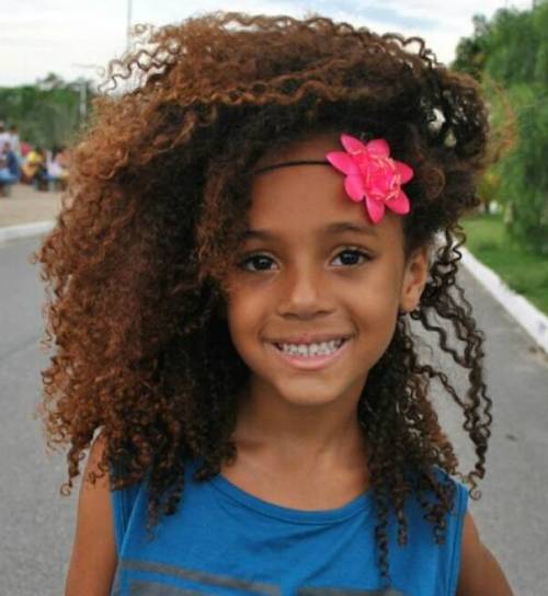 málo Girl's Curly Natural Hairstyle