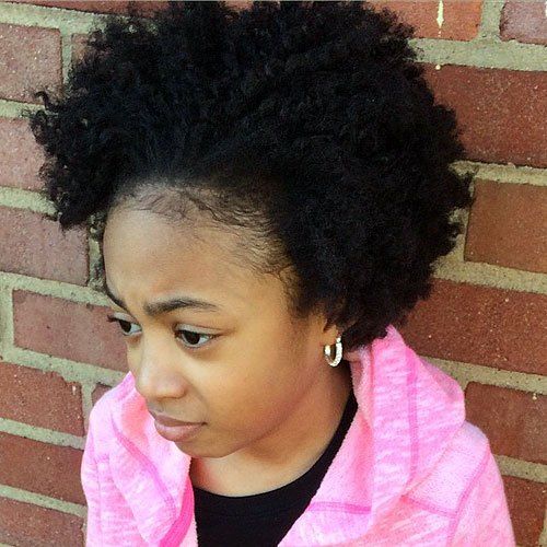 čierna girl's short natural hairstyle