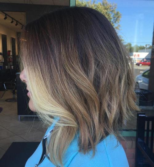 mörk brown lob with light brown and blonde ombre highlights