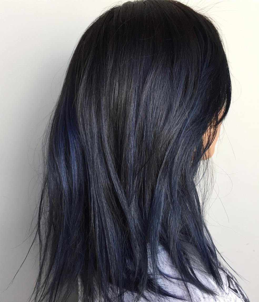 čierna Hair With Subtle Blue Highlights