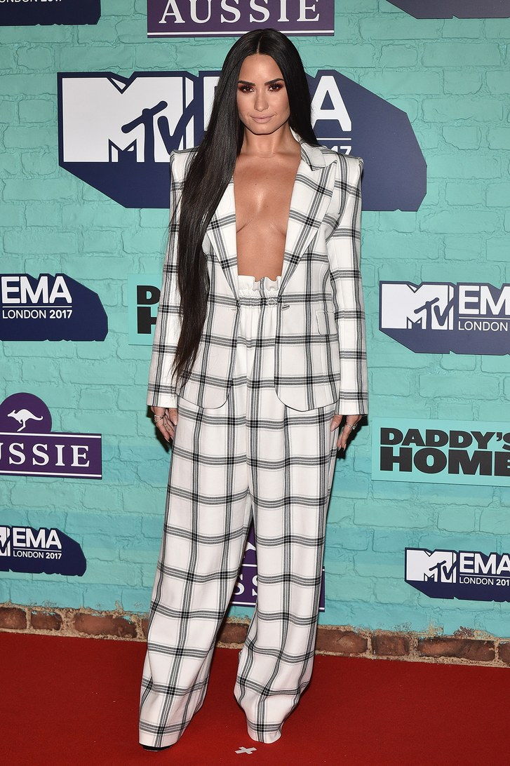 Oboževalci Think Demi Lovato Looked Just Like Demi Moore On EMA's Red Carpet