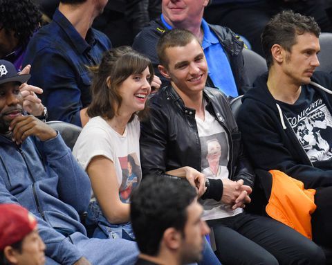 Алисон Brie and Dave Franco attend a basketball game.