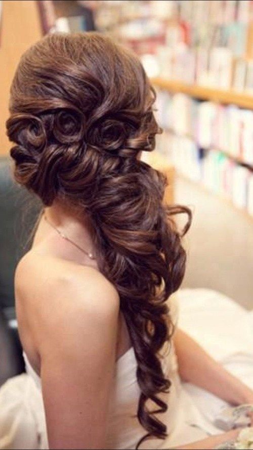 indisk wedding curly hairstyle