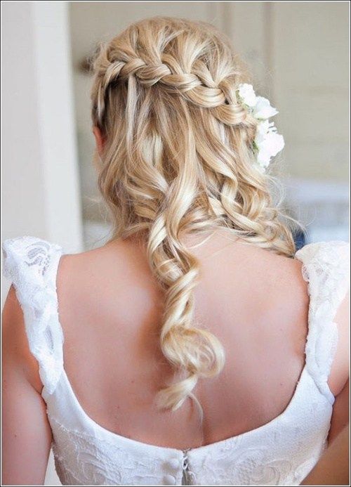 bröllop hairstyle with waterfall braid