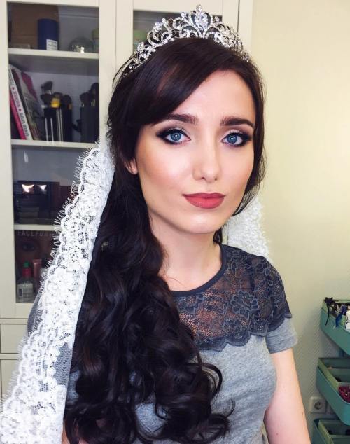 Lång Curly Hairstyle With Veil