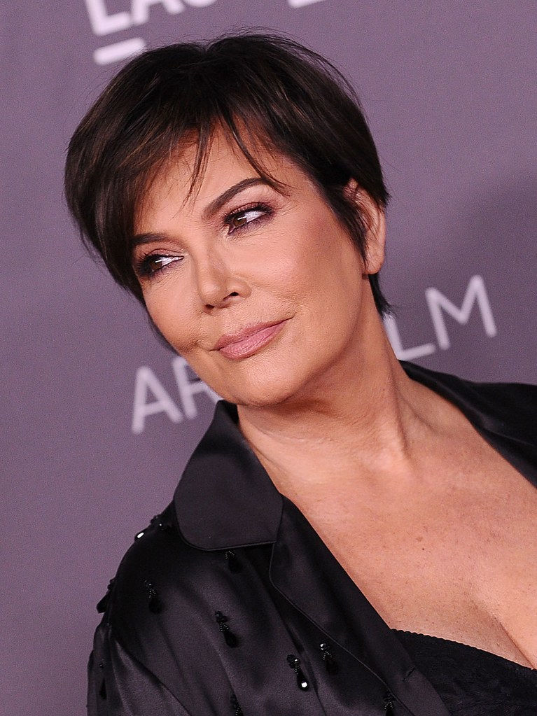 Kylie Jenner are o talie mai subțire ca oricând. Și-a scos coastele sau e Photoshop? (Foto) - umbredecuvinte.ro