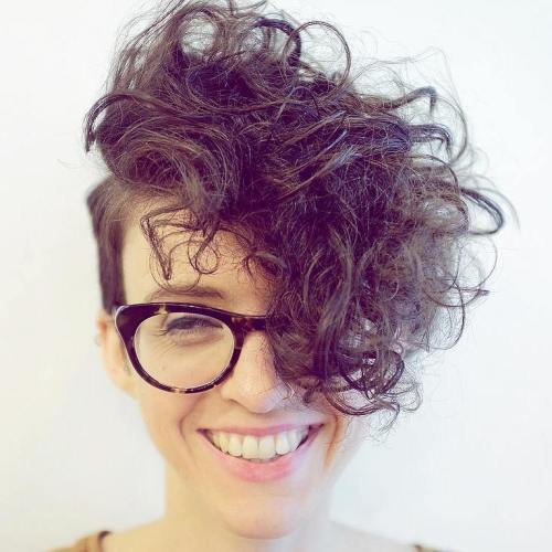 Krátky Hairstyle With Long Curly Top