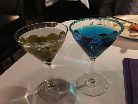 špinavý Boner and Blue Balls cocktails.