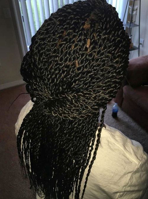 Senegalski twists flip in half up ponytail