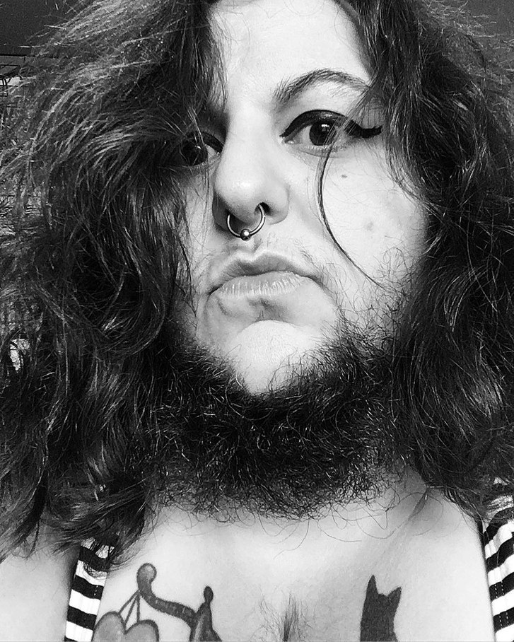 Liten Bear Schwarz in black-and-white selfie