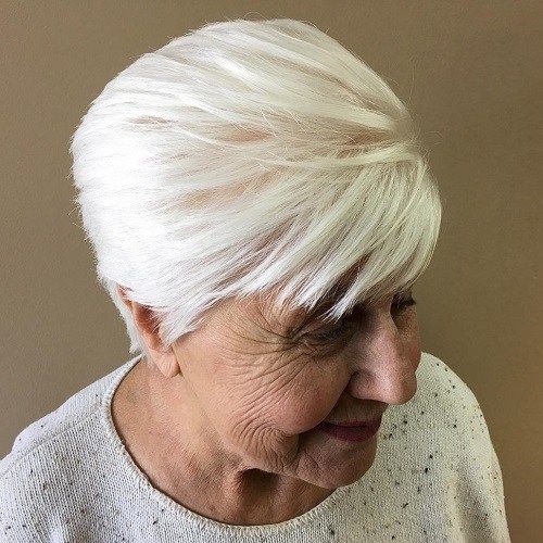 starejši women's short layered hairstyle