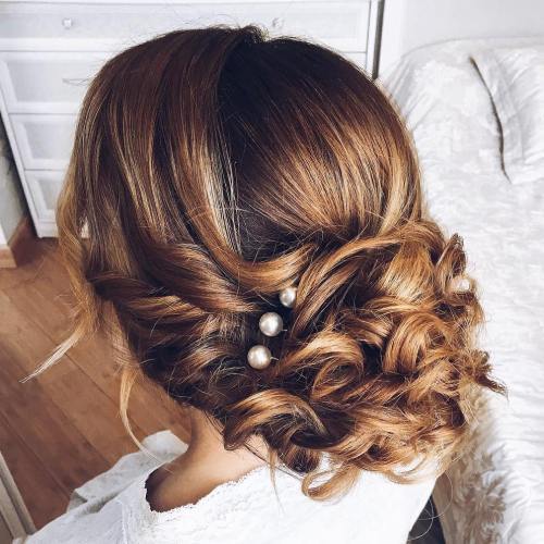 nízky Curly Updo For Brides